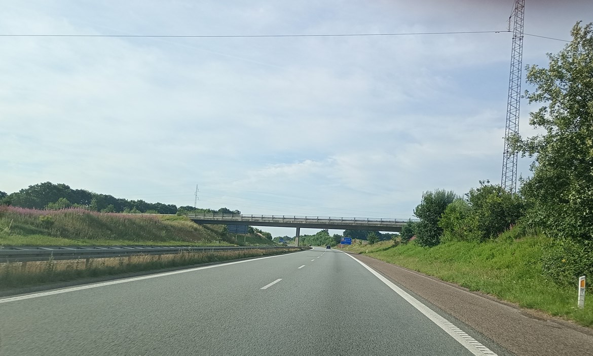 Formålet med den ny motorvej er ifølge transportministeriet dels at skabe forbedrede vejforbindelser i Jylland dels at aflaste rute 13 og E45.